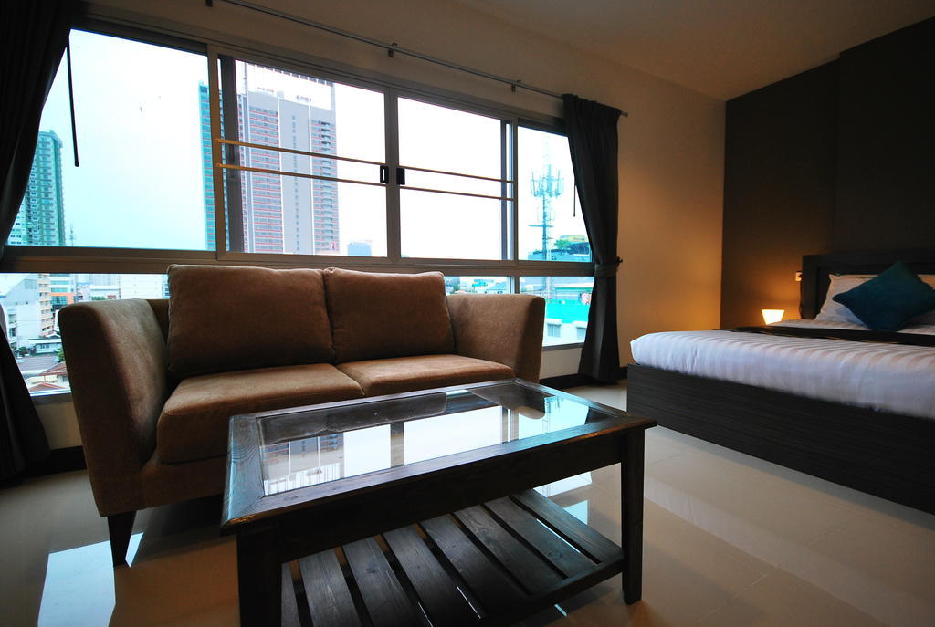 Baan Mina Aparthotel Bangkok Exterior photo